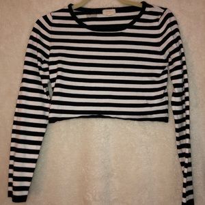 Black & White Cropped Sweater - M